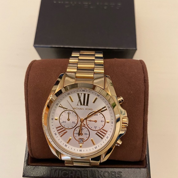 Michael Kors Oversized Bradshaw Gold Tone - Picture 2 of 5